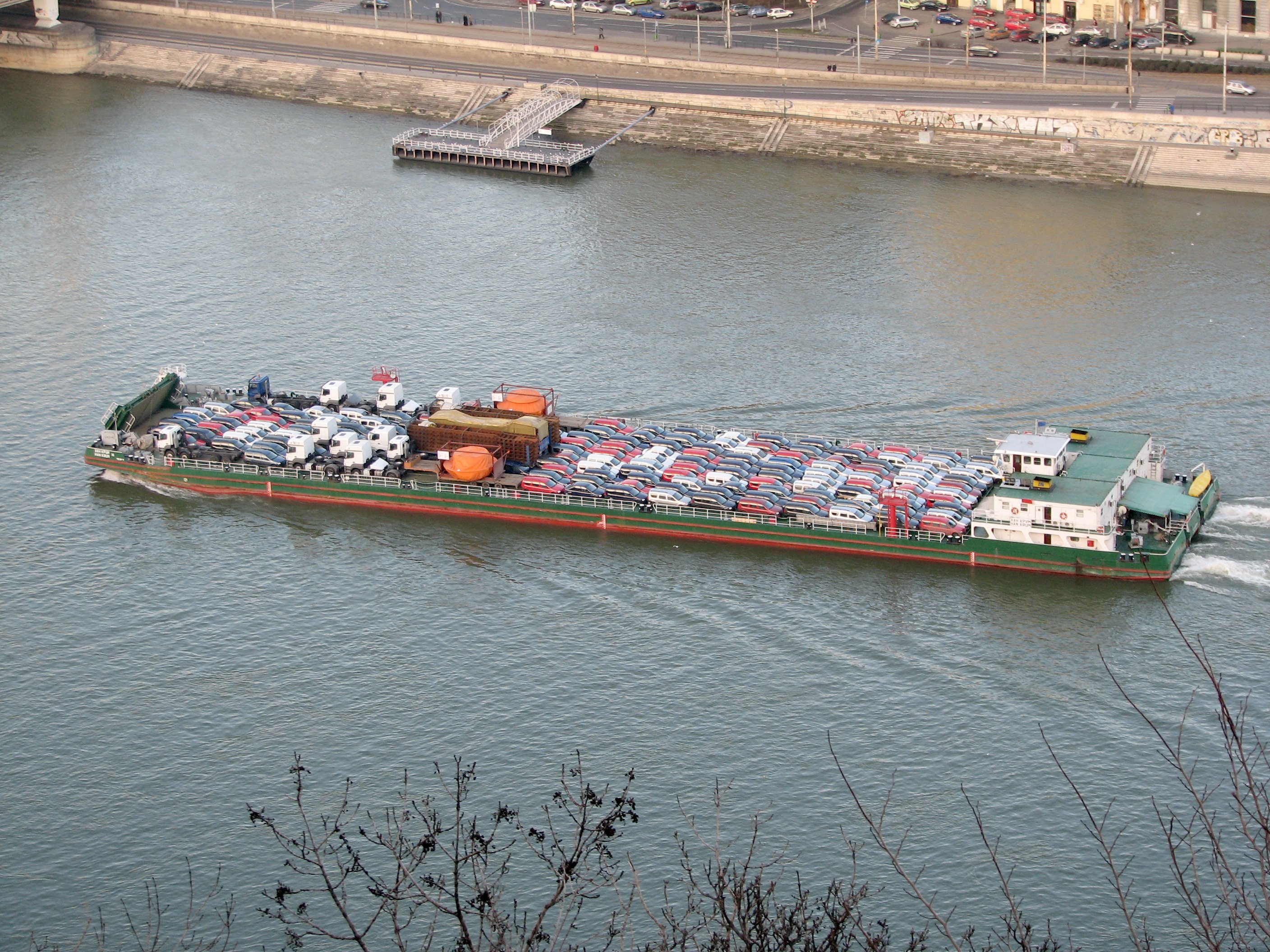 Barge_with_cars