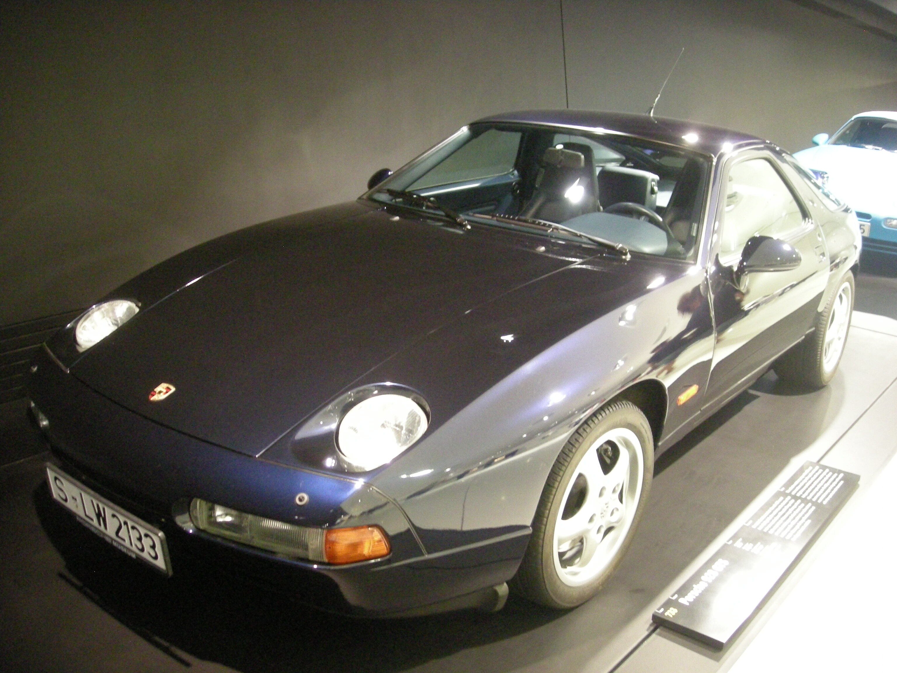 Porsche_928_1995