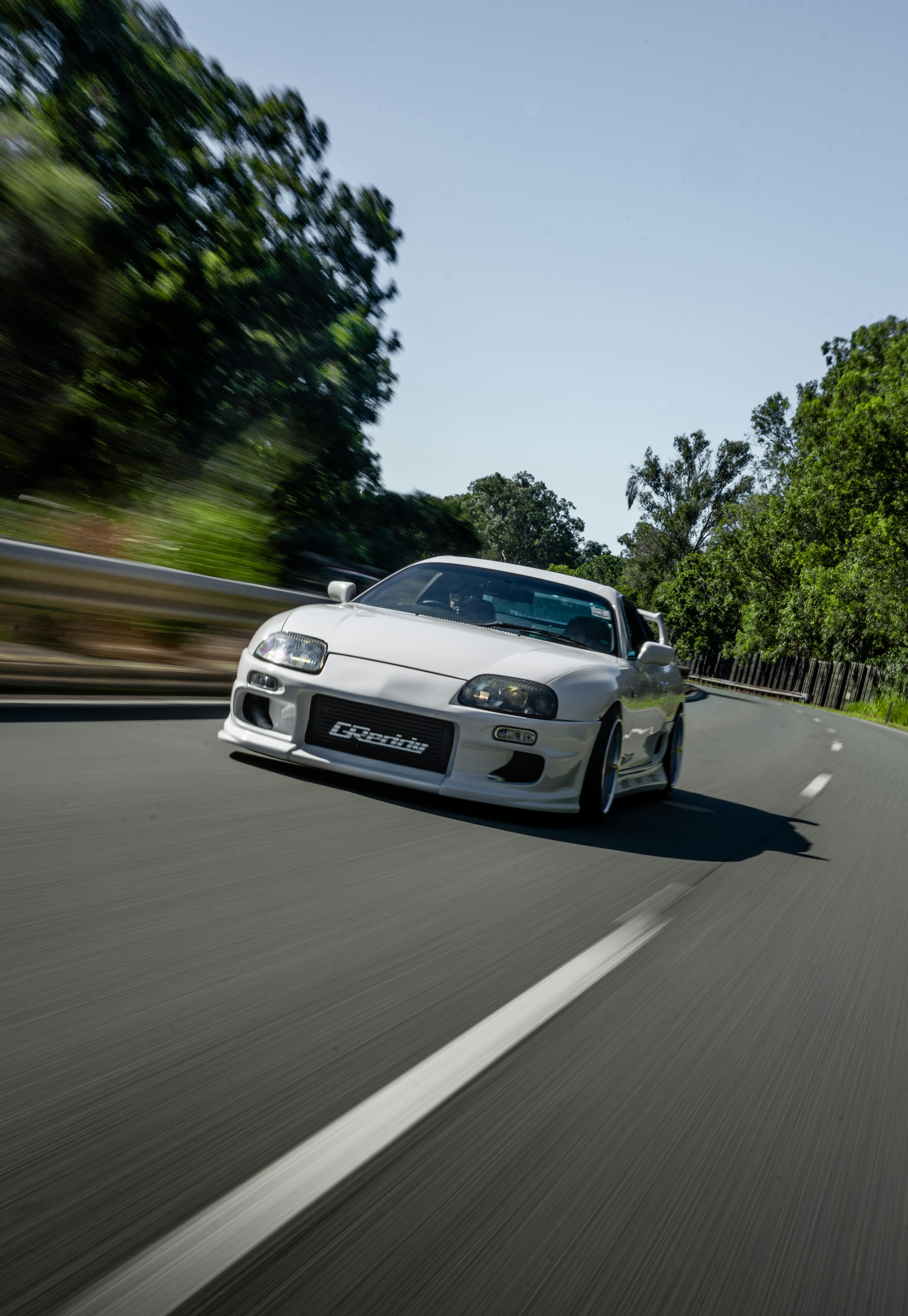 Toyota-supra-Mk-4-racing