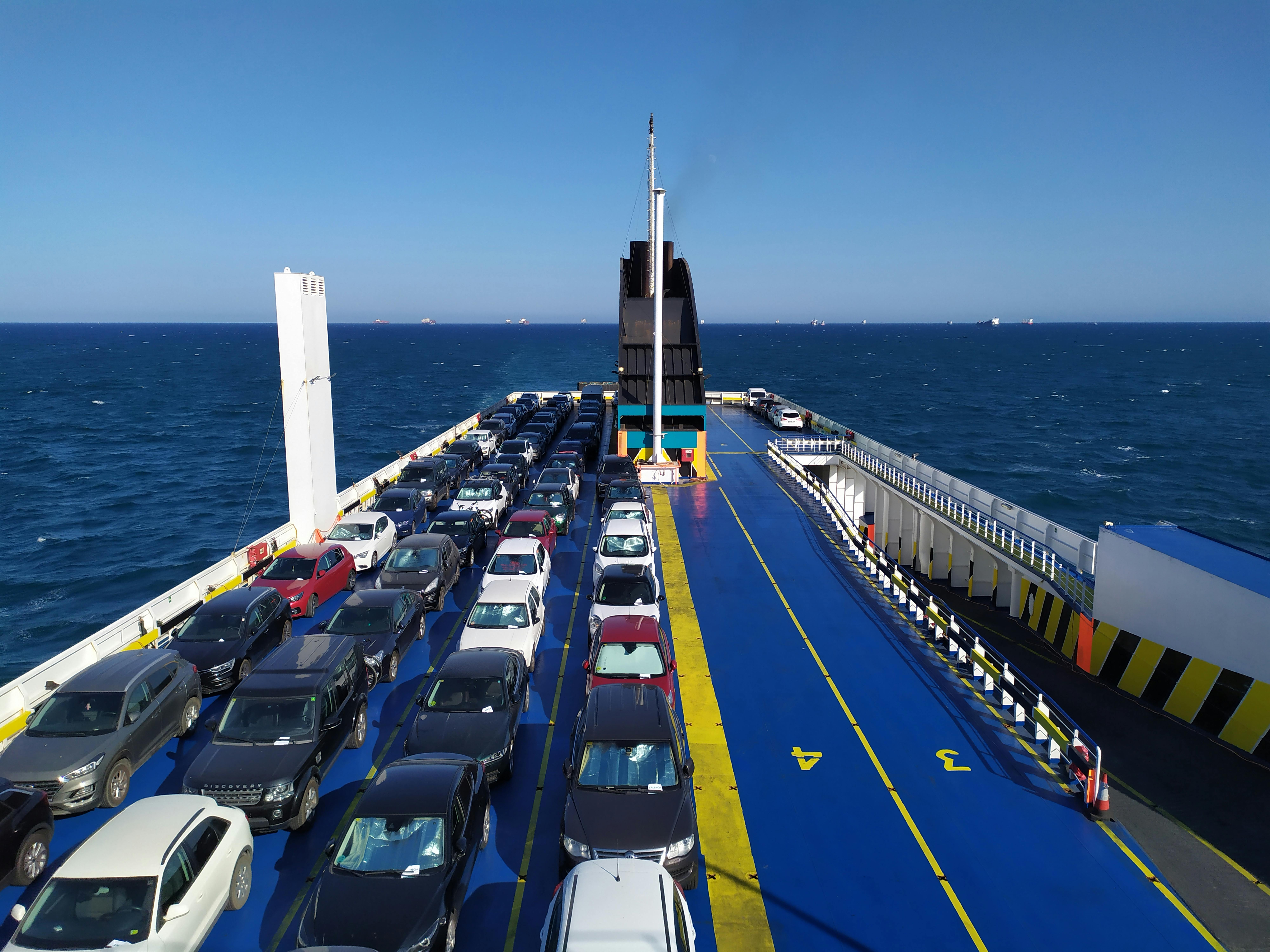 international-car-shipping-ocean